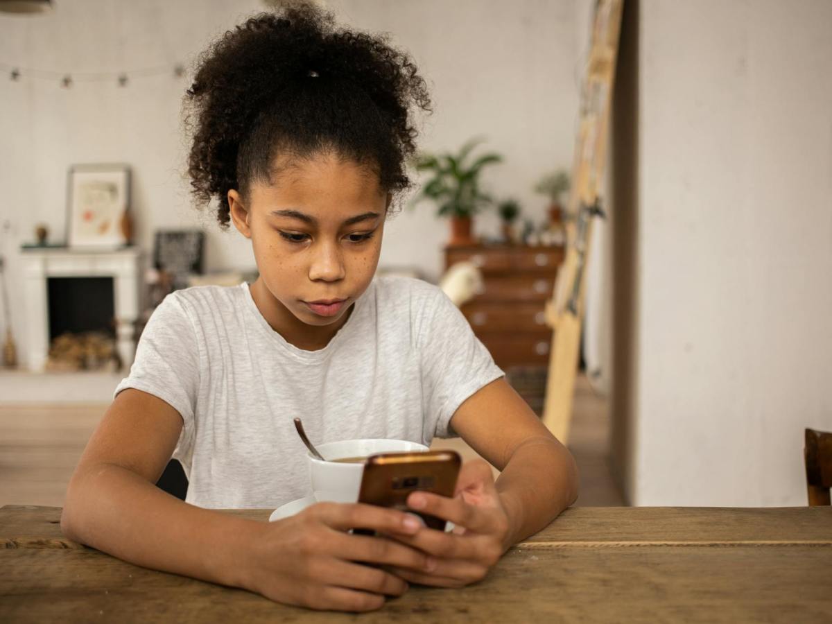 Creating Tech Boundaries That Stick: A Parent’s Guide for&nbsp;Fall